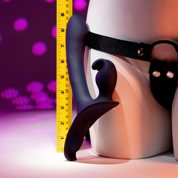 Evolved GIVING VIBES - Black 14.6 cm USB Rechargeable Vibrating Strap-On with Remote