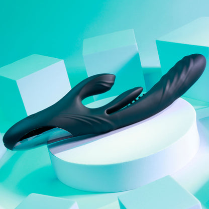 Black saddle on a white platform with a geometric blue background