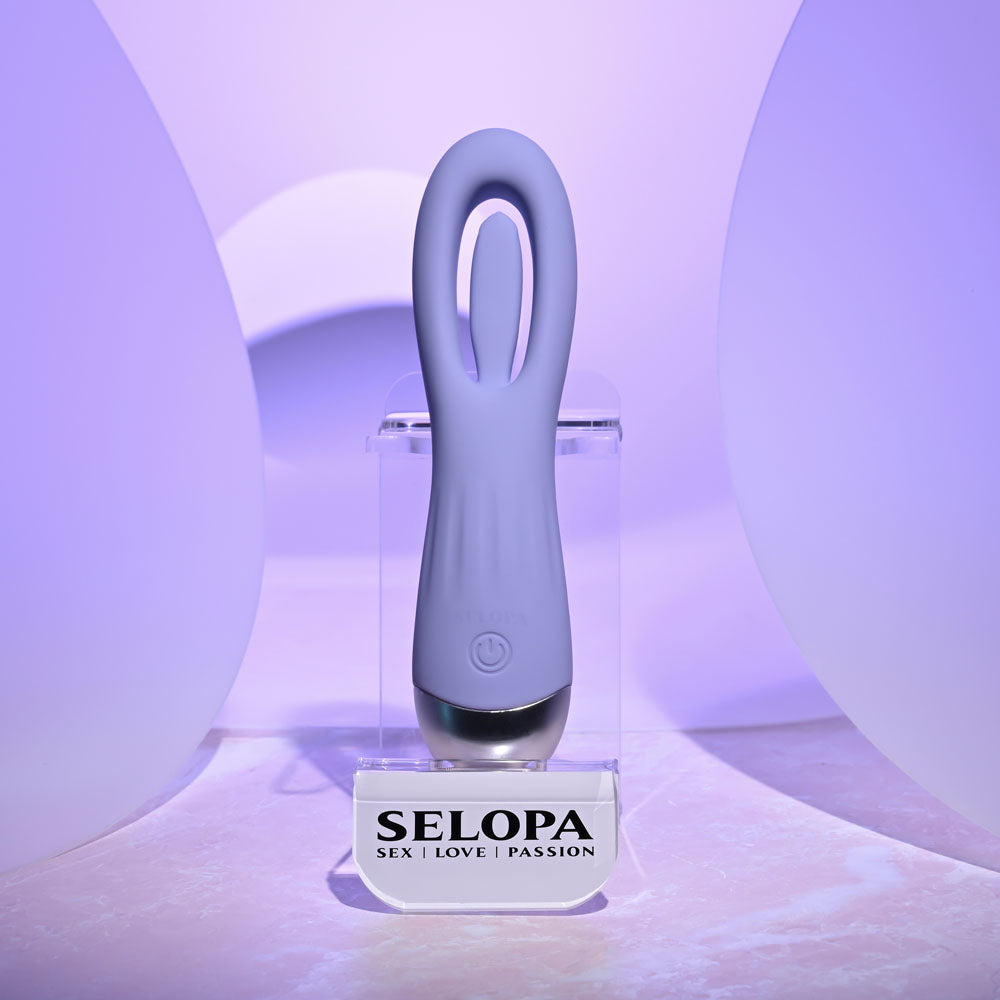 Silicone product on a stand with 'SELOPA' branding against a light purple background